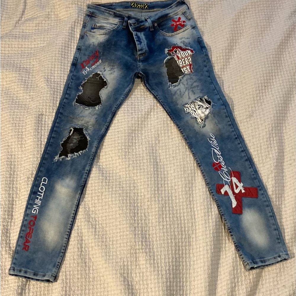SERNES XWAY Mens distressed skinny jeans. Gorgeous embroidery and distressing